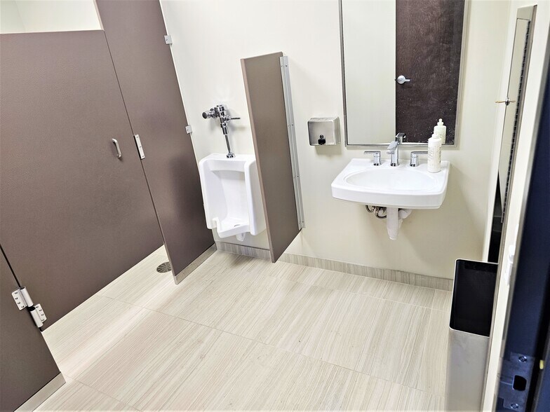 More Photos Of 218 W Broad St, Burlington Medical For Lease