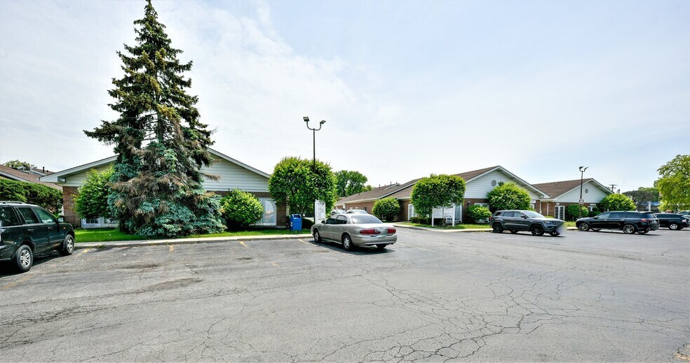 More Photos Of 4701-4731 W Midlothian Tpke, Crestwood Office For Sale