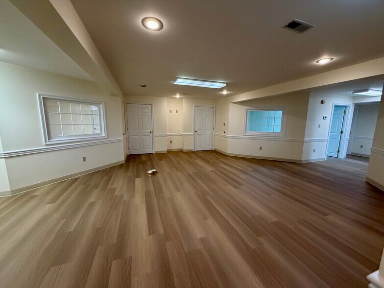 More Photos Of 102 Manor Ave, Bardstown Office For Lease