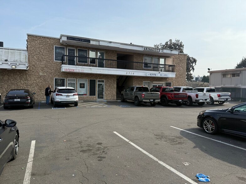 More Photos Of 2702-2714 Country Club Blvd, Stockton General Retail For Lease
