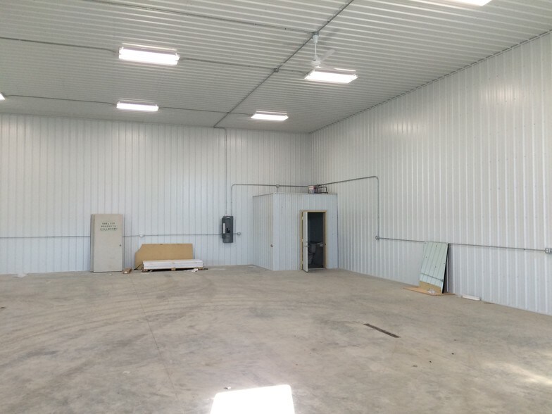 More Photos Of 1809 43rd St N, Fargo Warehouse For Lease
