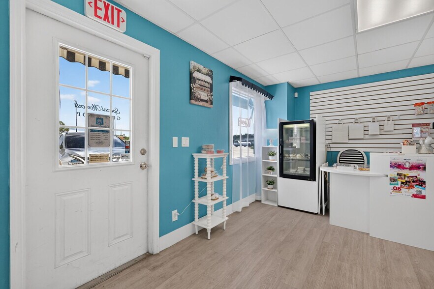 More Photos Of 3207-3229 13th St, Saint Cloud General Retail For Sale