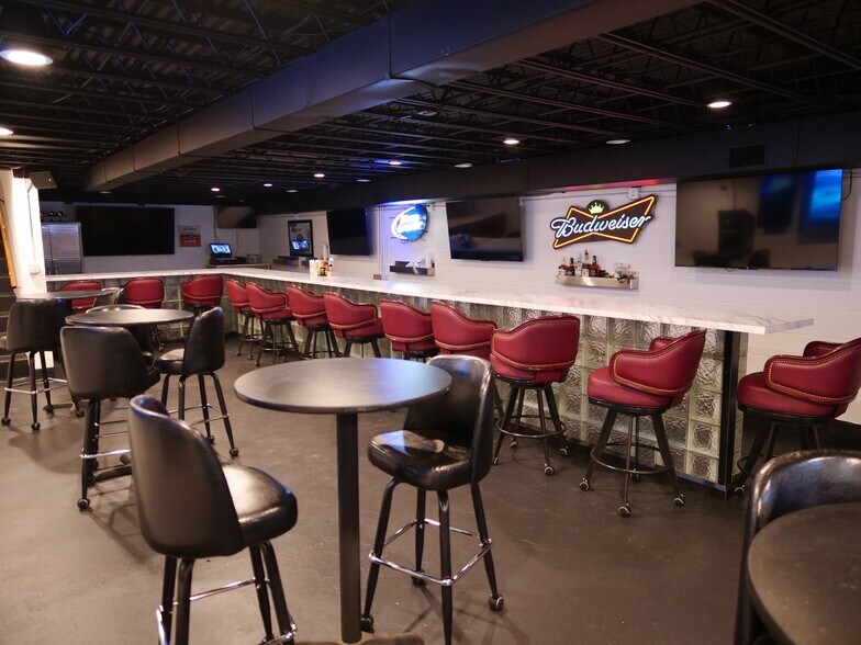 More Photos Of 880 Youngstown Poland Rd, Struthers Restaurant For Lease