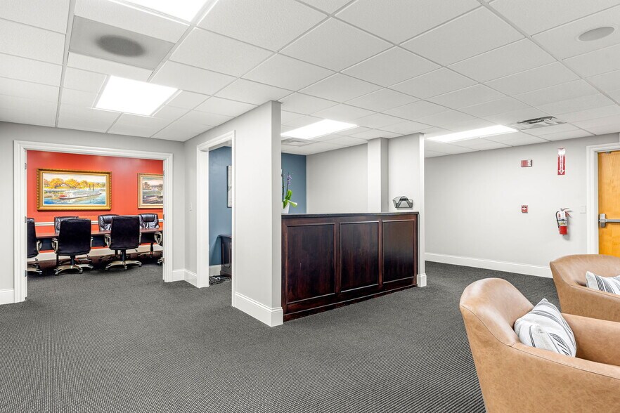 More Photos Of 222 Pearl St, New Albany Office Residential For Lease