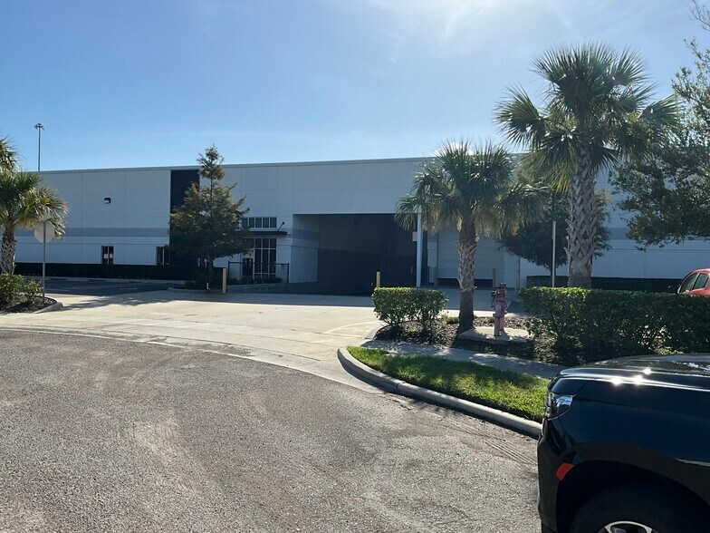 More Photos Of 623 Trestle Pt, Sanford Warehouse For Lease