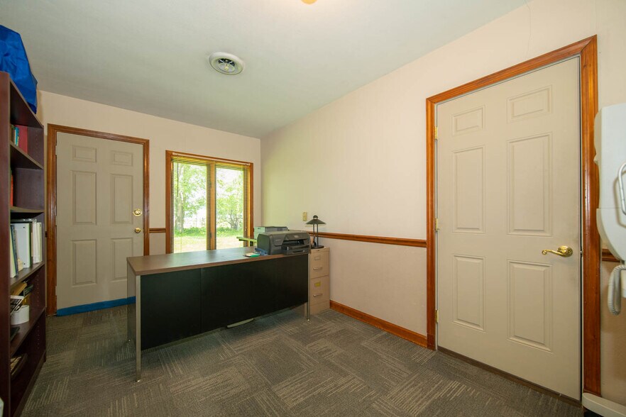 More Photos Of 950 W Jefferson St, Franklin Medical For Lease