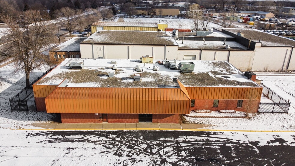 More Photos Of 8432 Noble Ave, Minneapolis Bar For Sale