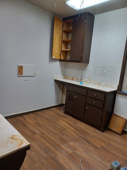 More Photos Of 4417 W Gore Blvd, Lawton Medical For Sale