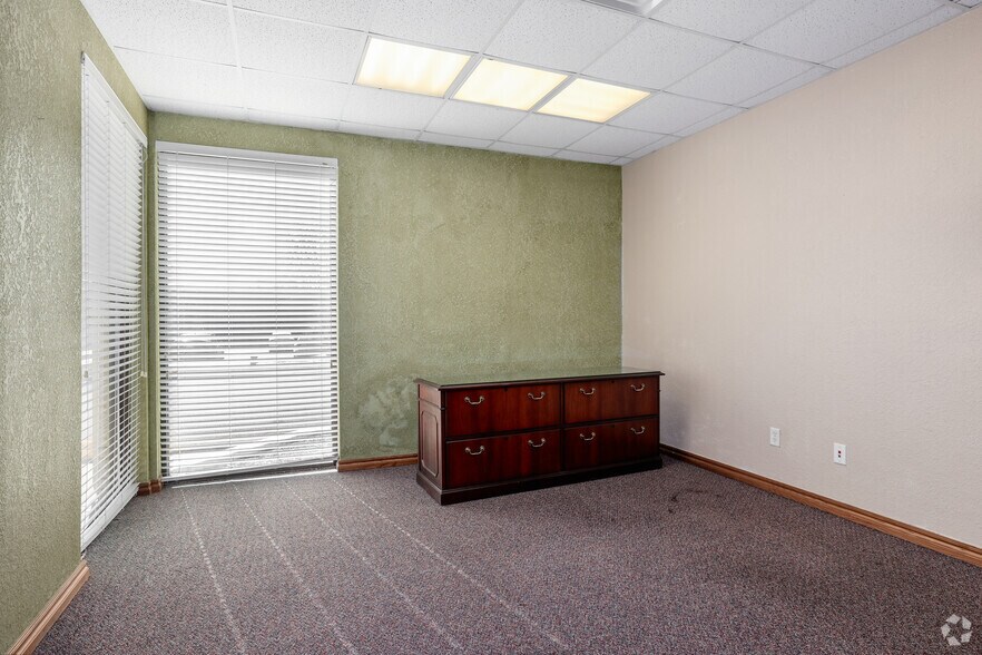 More Photos Of 2421 Wilcox Dr, Norman Office For Sale