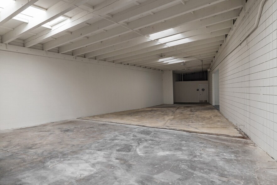 More Photos Of 1450-1456 Pomona Rd., Corona Service For Sale