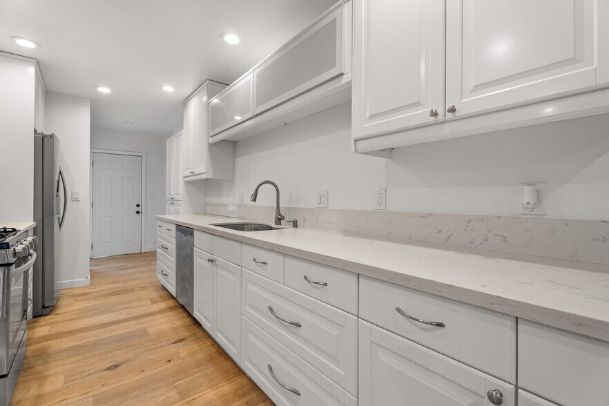 More Photos Of 22 28th Ave, Venice Apartments For Sale