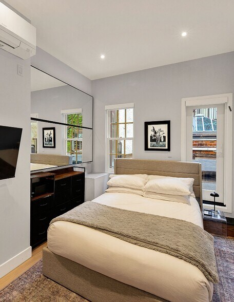 More Photos Of 113 W 13th St, New York Apartments For Sale