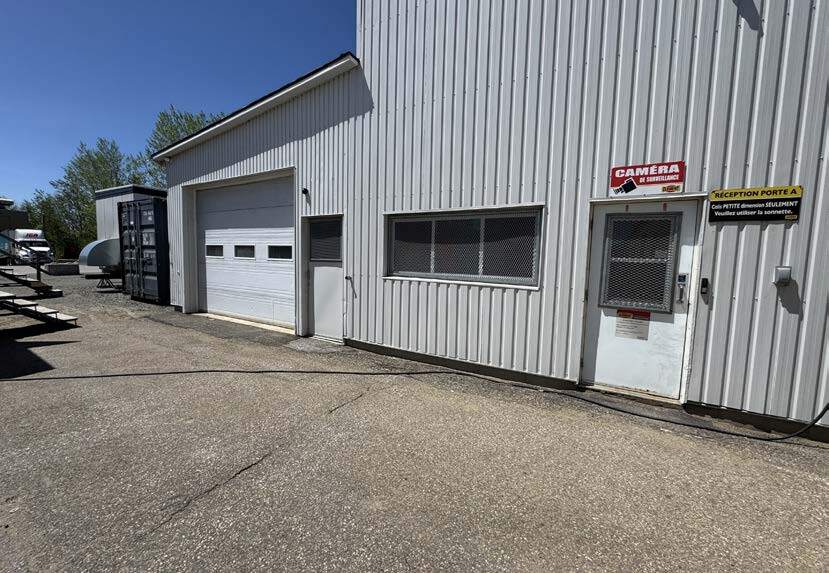 More Photos Of 700 Boul Saint-Laurent O, Louiseville Manufacturing For Sale