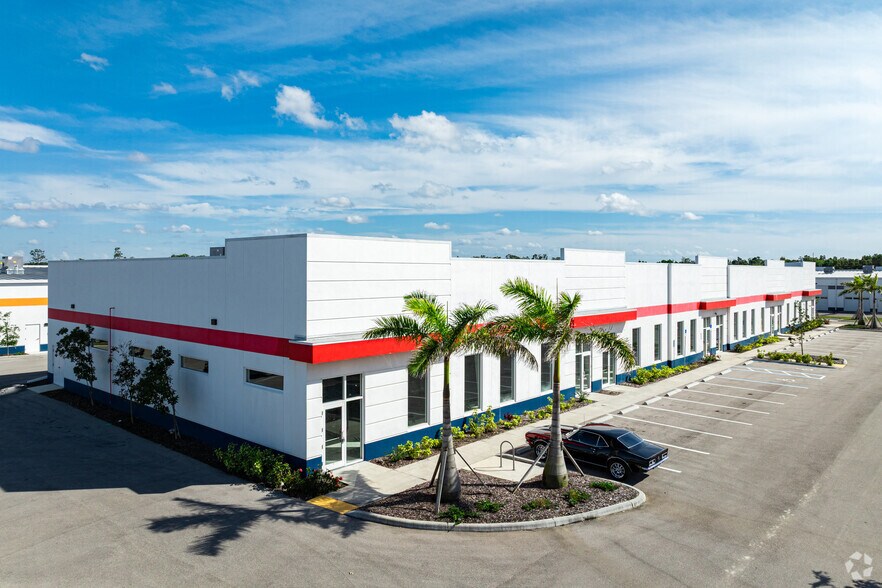 More Photos Of 16350 Innovation Ln, Fort Myers Light Distribution For Sale