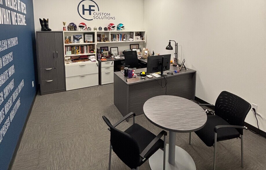 More Photos Of 2612 W Waggoman St, Fort Worth Office For Sale