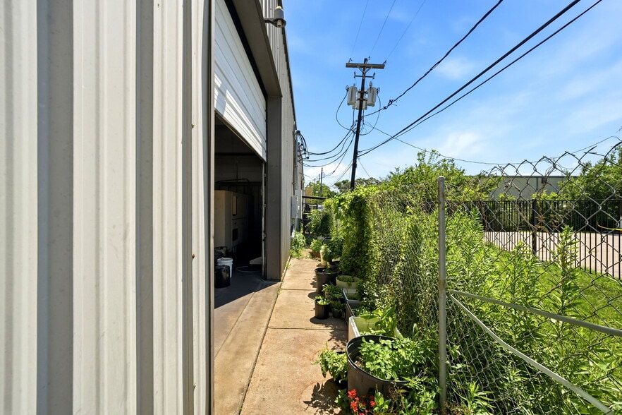 More Photos Of 1307 Illinois Ave, South Houston Warehouse For Sale