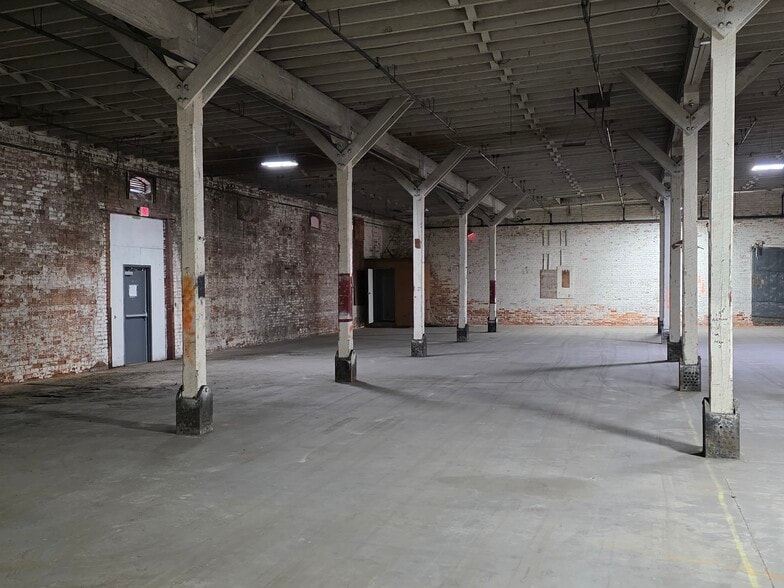 More Photos Of 827 Douglas Ave, Portsmouth Warehouse For Sale