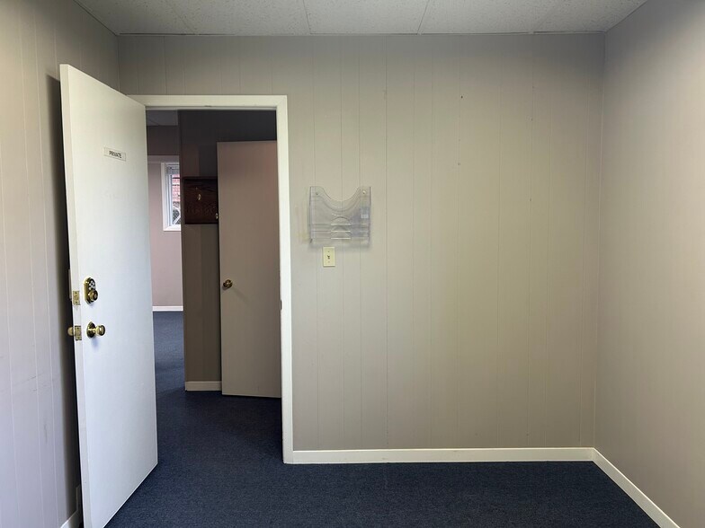 More Photos Of 191 Queensway W, Simcoe Office For Lease