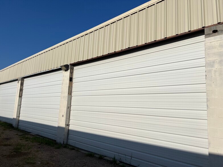 More Photos Of 706 E McKinney St, Denton Auto Repair For Sale