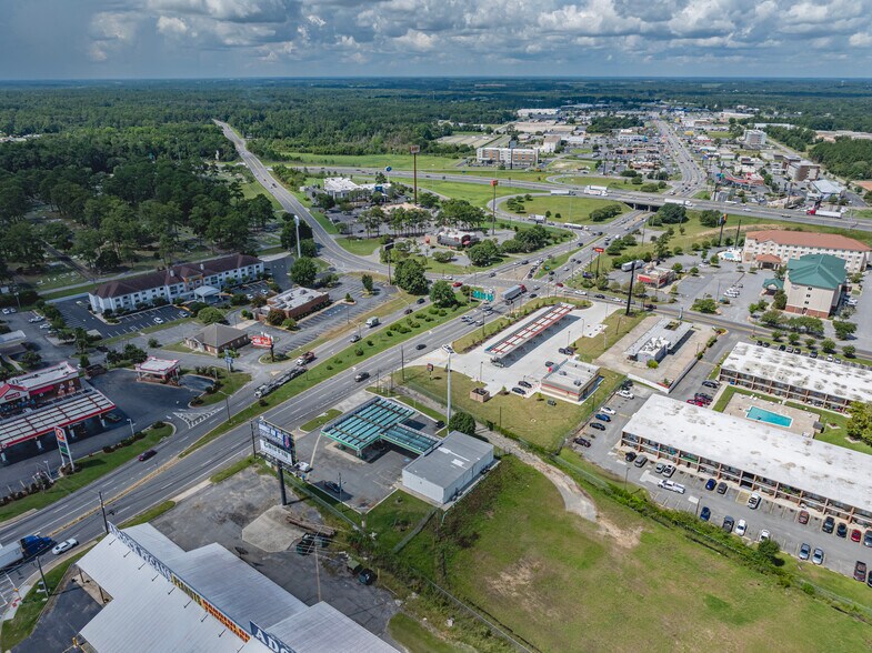 More Photos Of 805 7th St W, Tifton Service Station For Sale