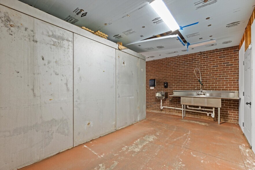 More Photos Of 700 Grove St, Loudon Office For Sale