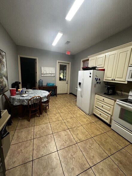 More Photos Of 505 Avalon Way, Brandon Office For Sale