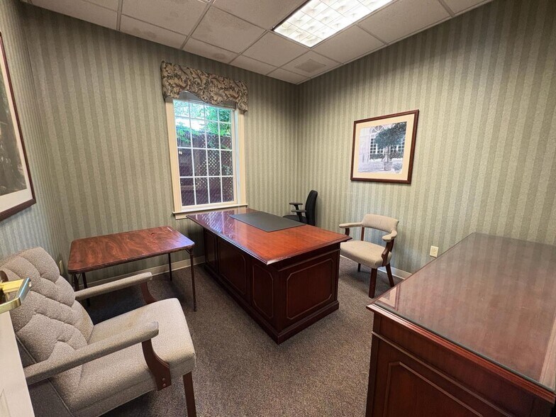 More Photos Of 998 3rd St, Beaver Office For Sale
