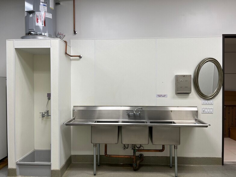 More Photos Of 21712 Hawthorne Blvd, Torrance General Retail For Lease