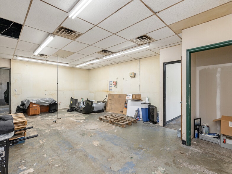 More Photos Of 579 Tunnel Rd, Asheville Freestanding For Lease