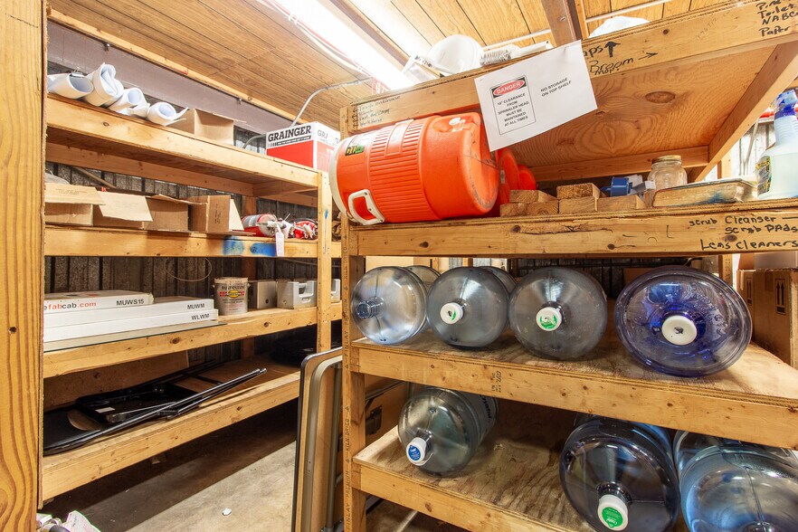 More Photos Of 310 Cypress Rd, Ocala Manufacturing For Sale