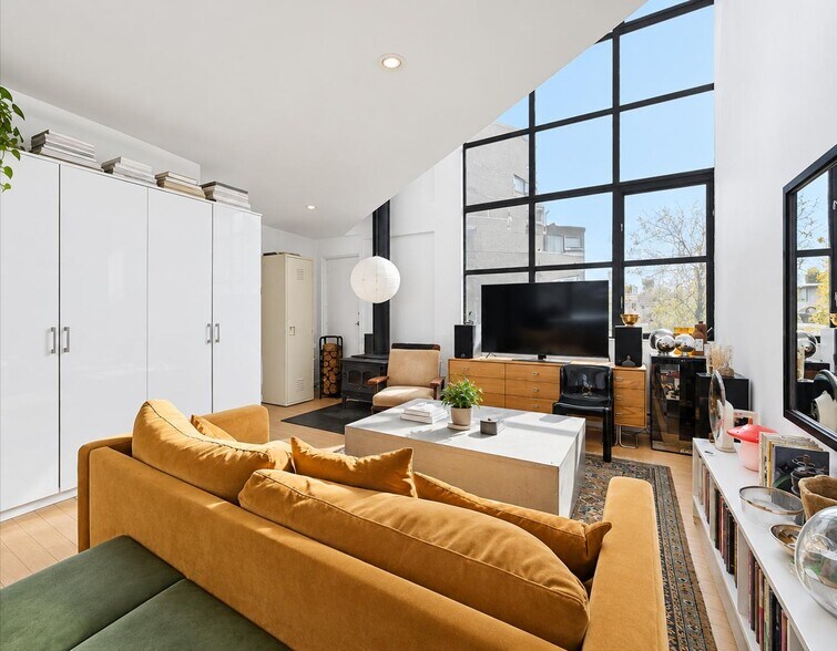 More Photos Of 1024 Queen St W, Toronto Storefront Retail Residential For Sale