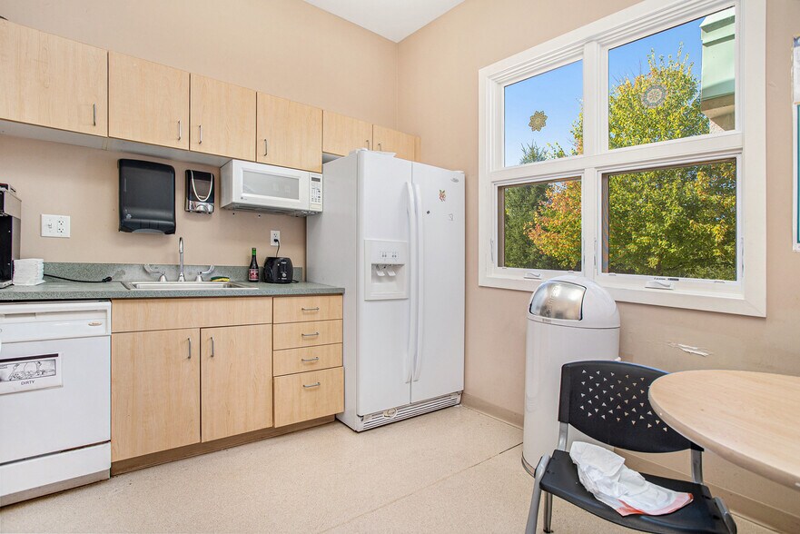 More Photos Of 3770 Capital Ave SW, Battle Creek Medical For Sale