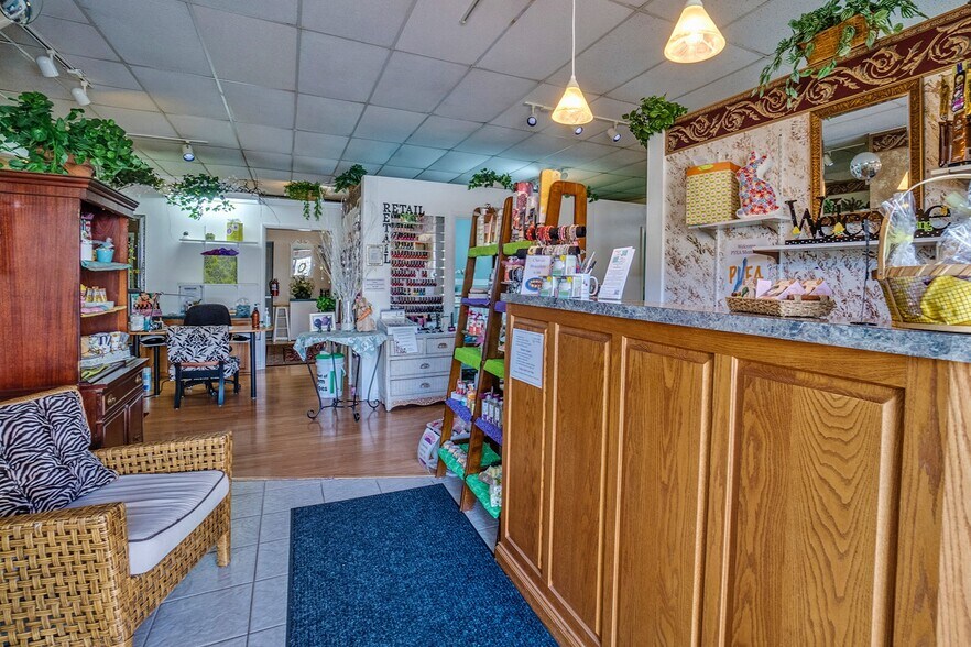 More Photos Of 6 Bush Park Ln, Penn Yan Office For Sale