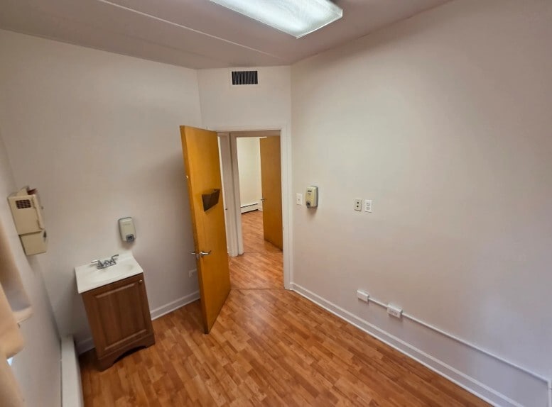 More Photos Of 4900 S Archer Ave, Chicago Office For Sale