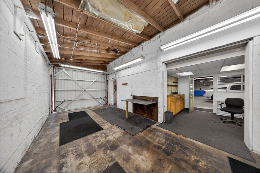 More Photos Of 959 Gower St, Los Angeles Auto Repair For Lease