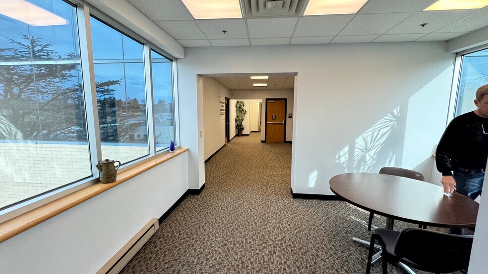 More Photos Of 2925 William Penn Hwy, Easton Office For Lease