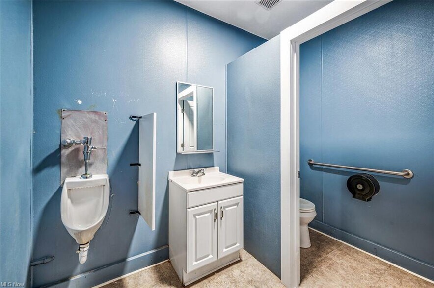 More Photos Of 25 Madison St, Leetonia Restaurant For Sale