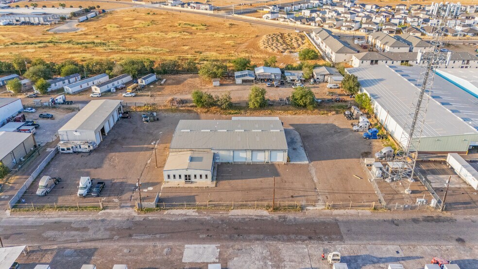 More Photos Of 8210 San Gabriel Dr, Laredo Warehouse For Lease