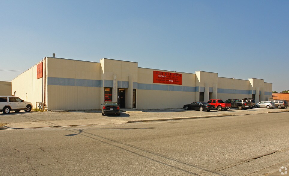 More Photos Of 2410 Boardwalk St, San Antonio Light Distribution For Lease