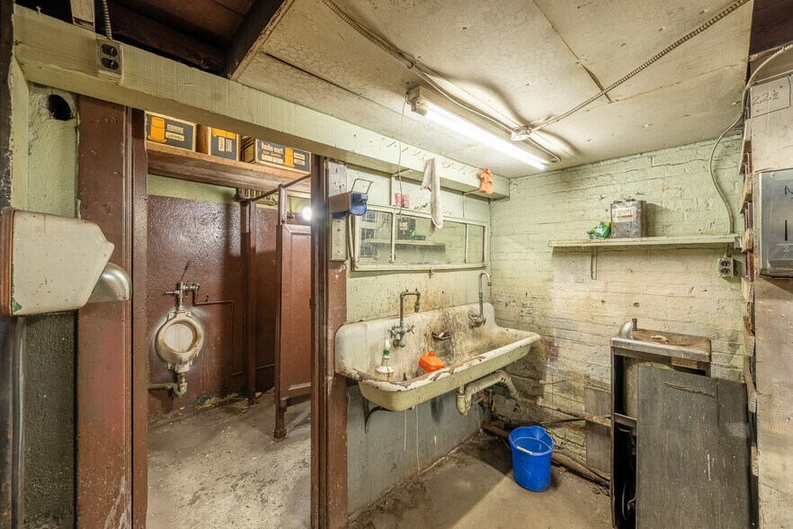 More Photos Of 4332 33rd St, Long Island City Industrial For Sale