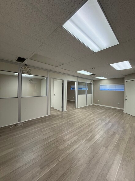 More Photos Of 13822-13826 Prairie Ave, Hawthorne Warehouse For Lease