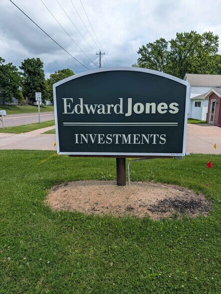 More Photos Of 830 E Broadway Ave, Medford Office For Lease