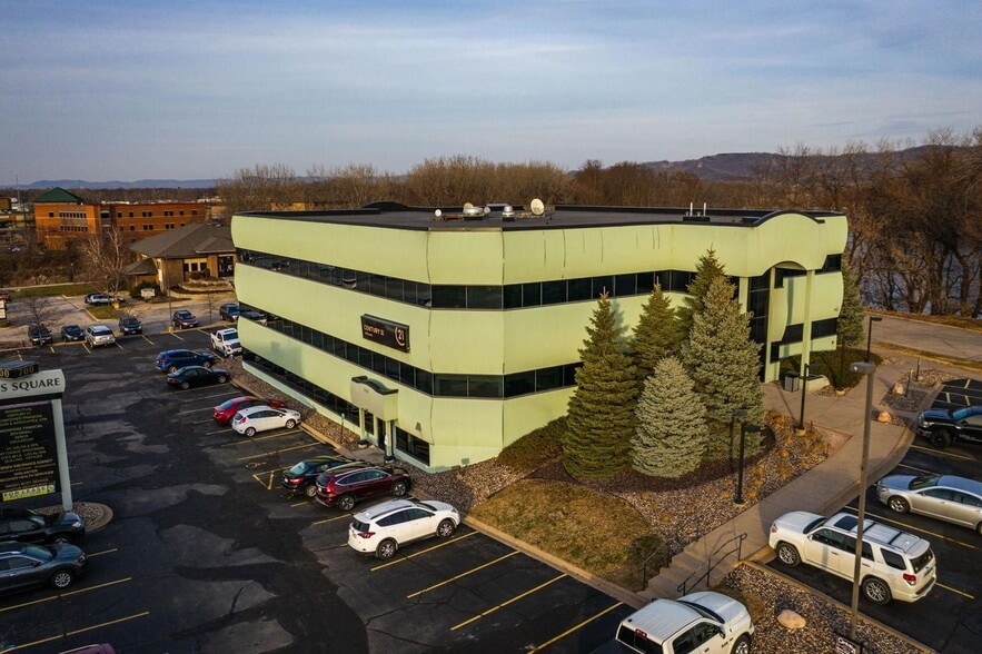 More Photos Of 700 N 3rd St, La Crosse Office For Lease