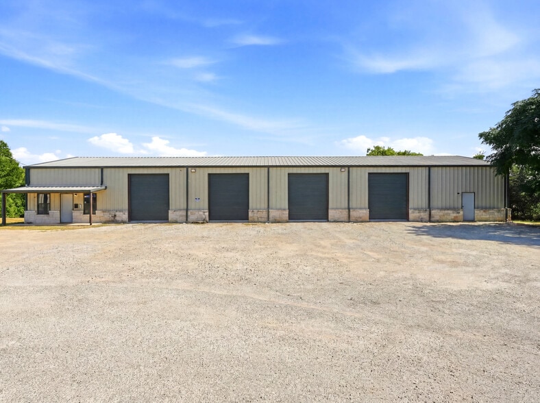 Primary Photo Of 117 Business Dr W, Kerrville Warehouse For Sale