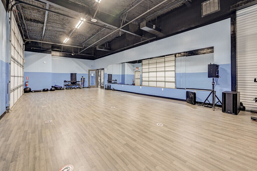 More Photos Of 7510 Lawndale St, Houston Warehouse For Sale