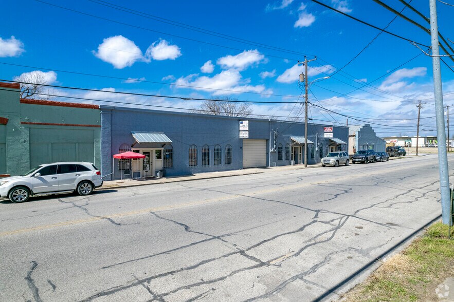 Primary Photo Of 1420 N Austin St, Seguin Office For Lease