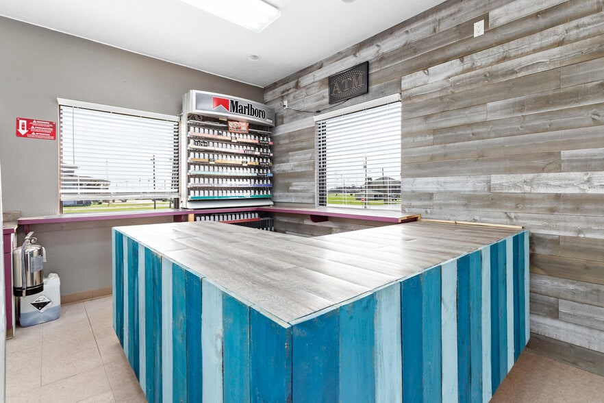 More Photos Of 5140 Gulfway Dr, Sabine Pass Restaurant For Sale