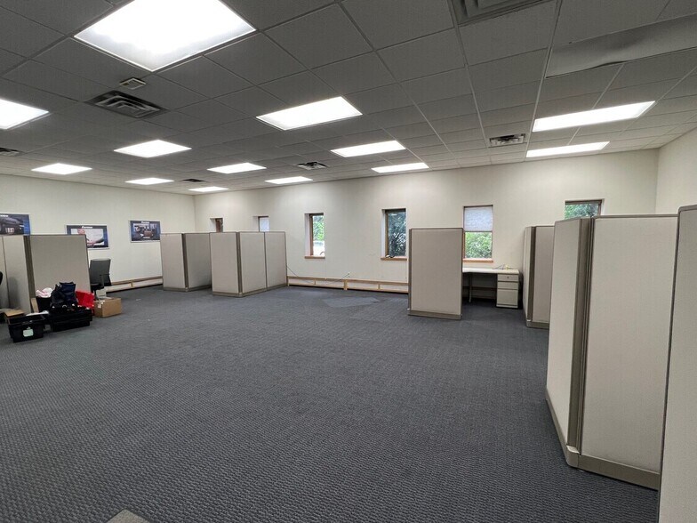 More Photos Of 1642 Carroll Ave, Saint Paul Light Manufacturing For Lease