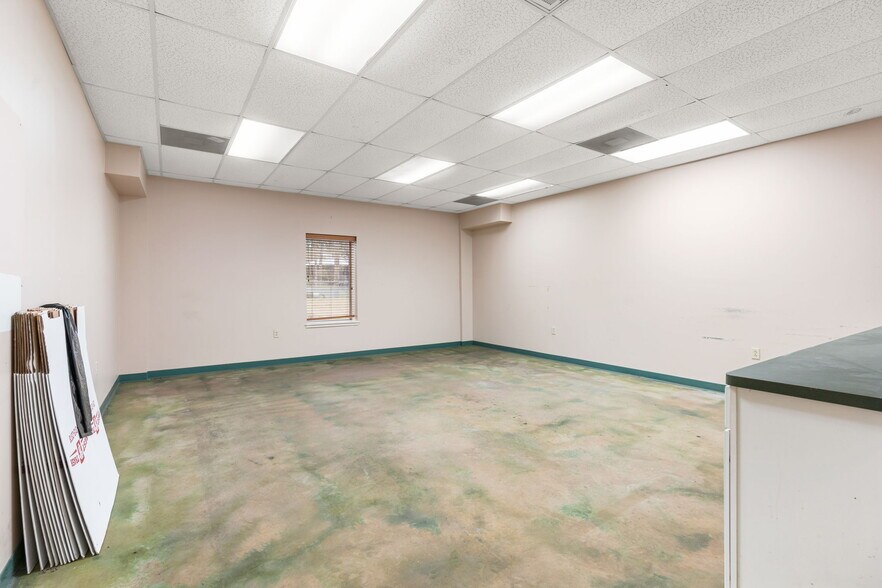 More Photos Of 2200 Sciaaca Rd, Spring Office For Sale