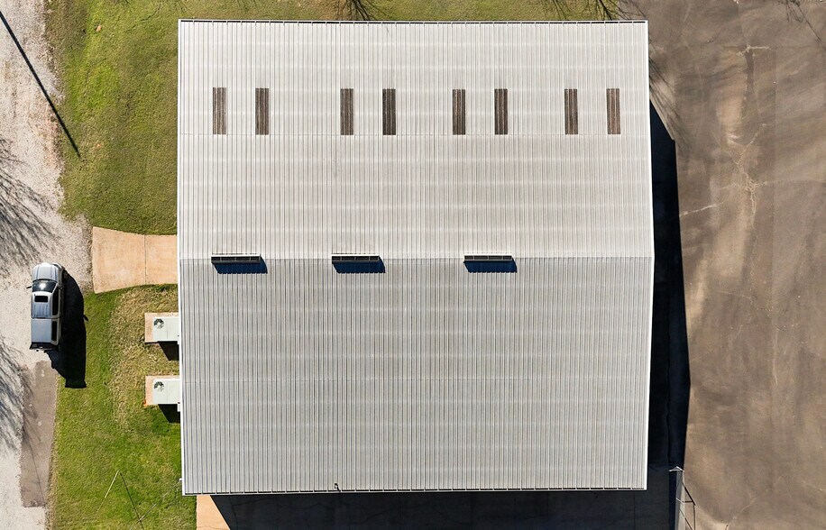 More Photos Of 39 N Madison Dr, Humboldt Showroom For Sale